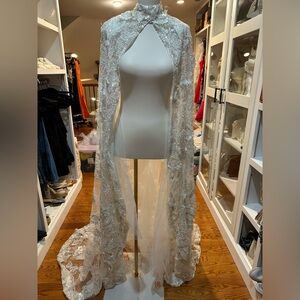 Chic White Lace Women's Cape